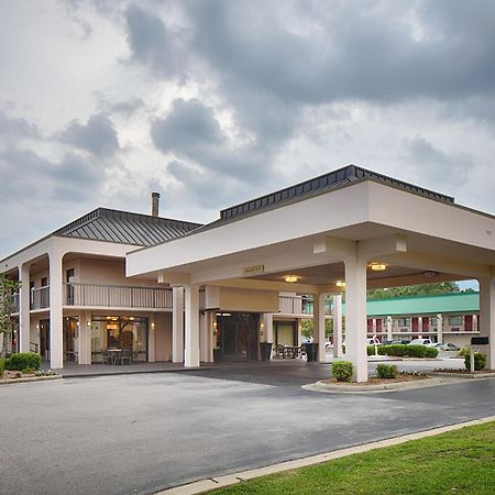 Motel 6 Fayetteville - I-95 Kültér fotó
